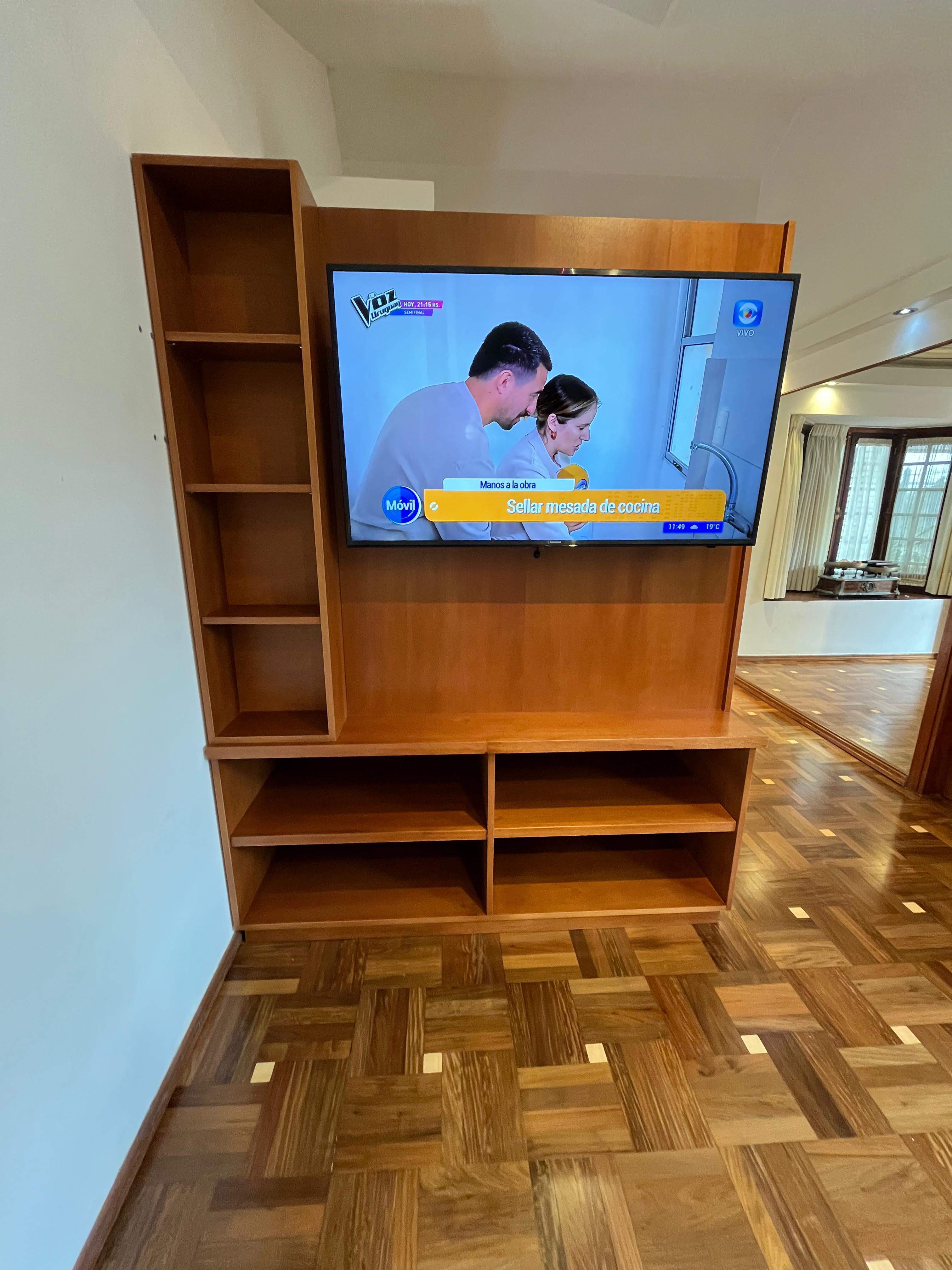 Rack de TV en madera natural