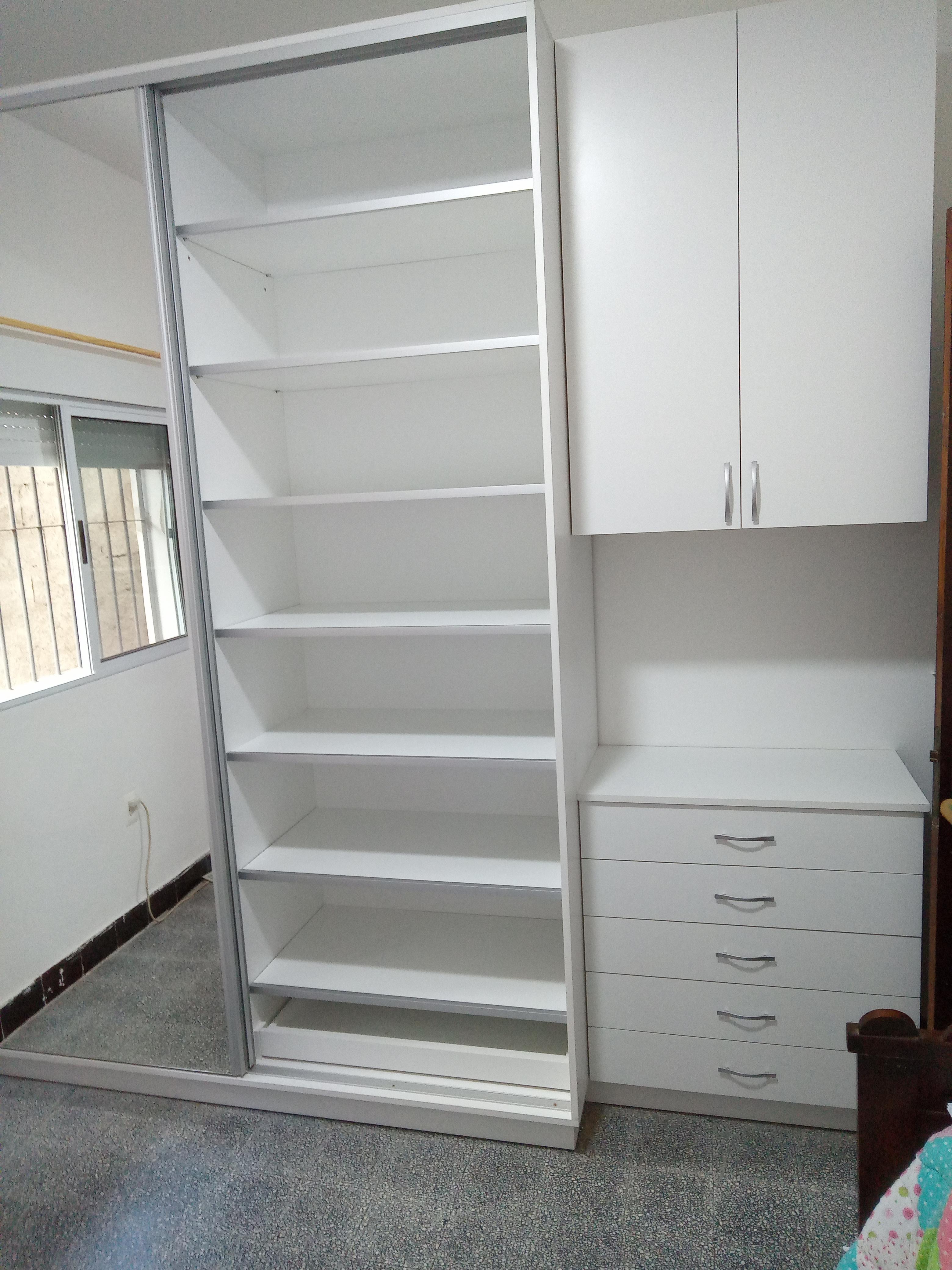 Placar blanco con espejo empotrado