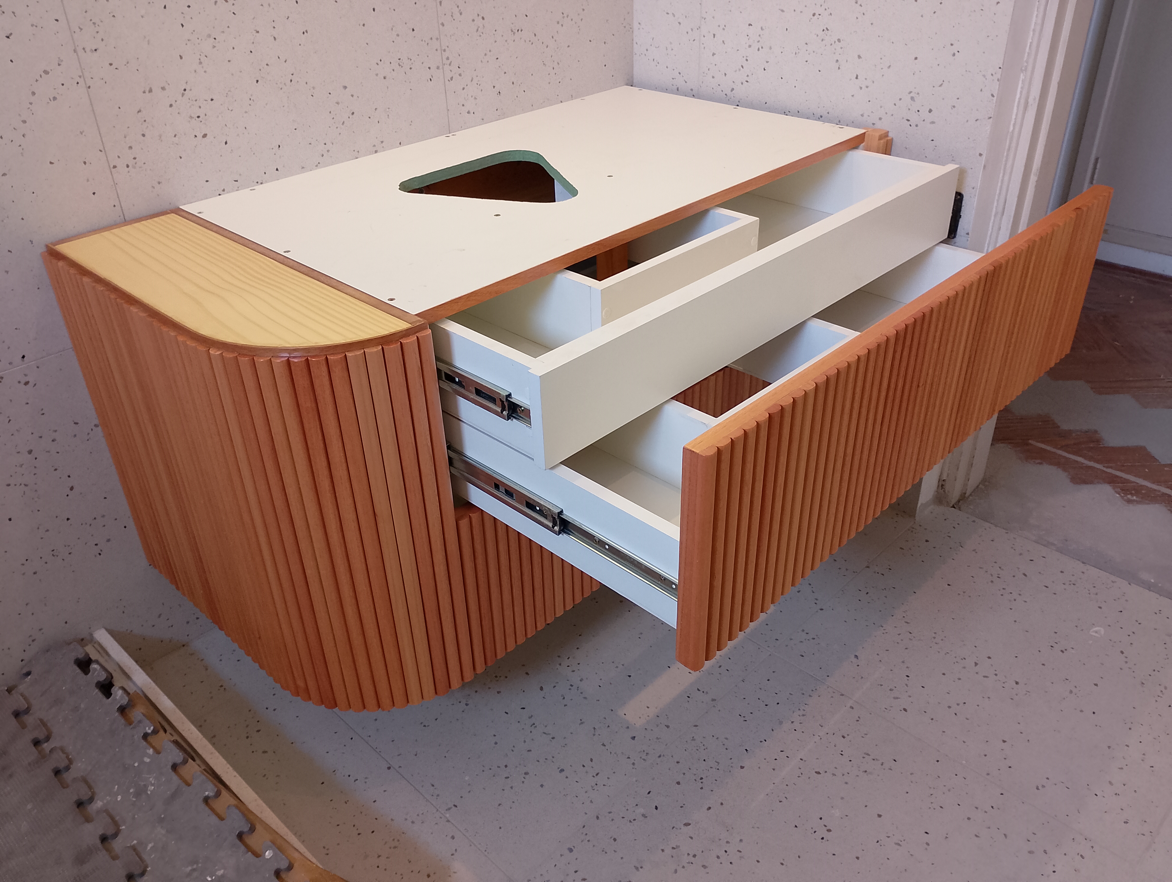 Vanitory de madera detalle