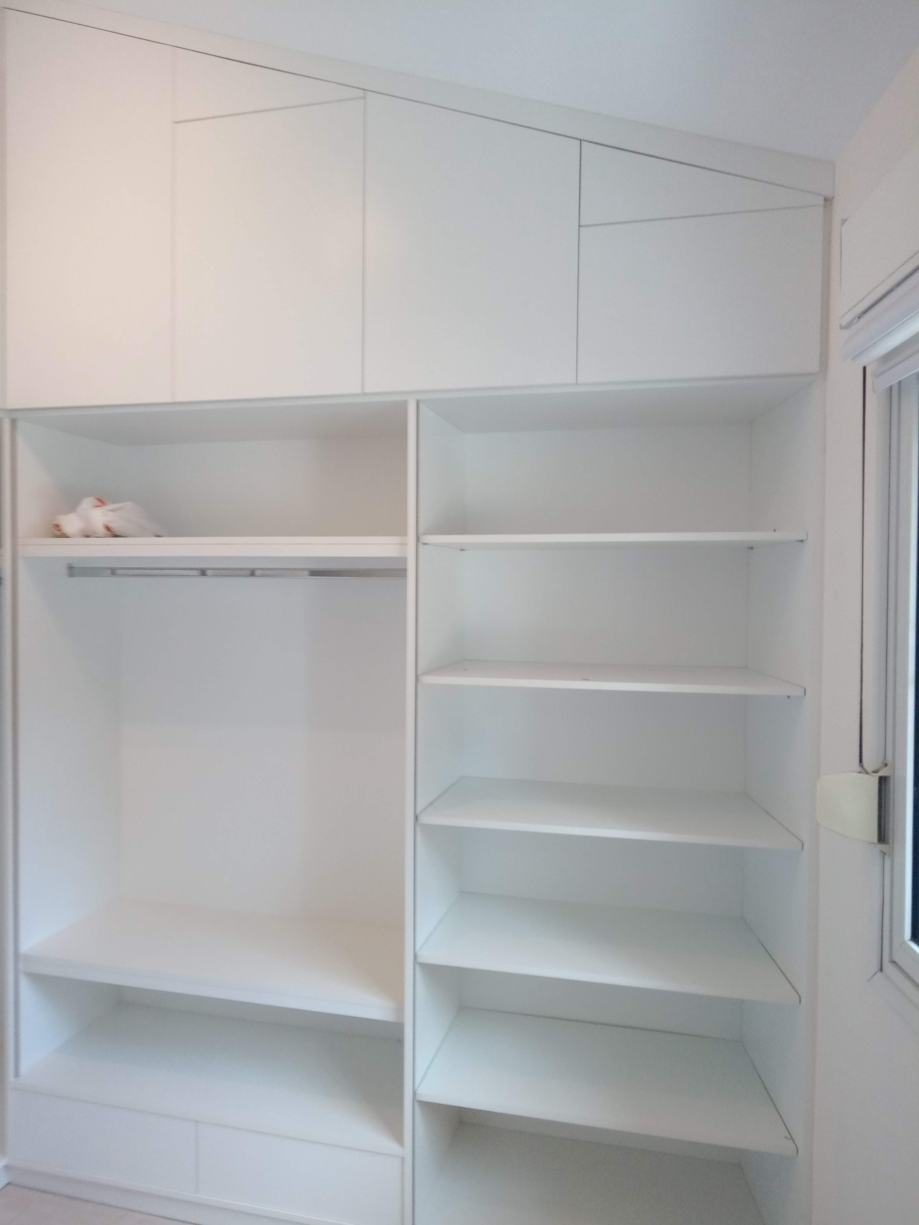 Vestidor blanco abierto